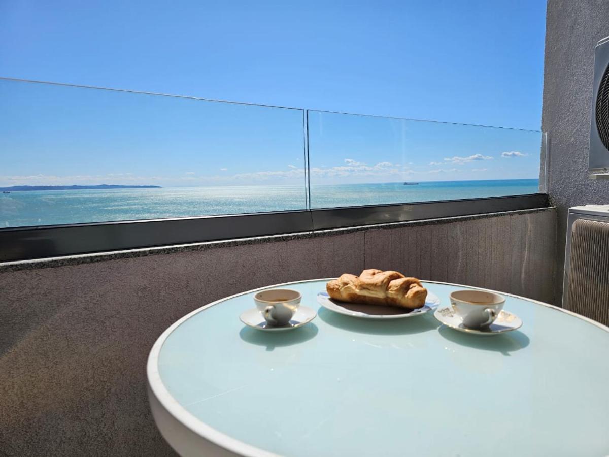 Sky & Sea View Luxury Apartments Дуррес Екстер'єр фото